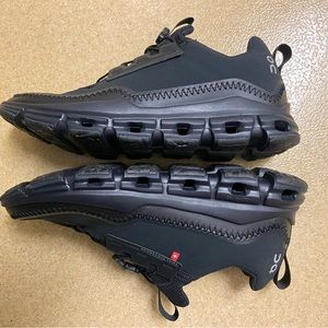 ON Cloud monsters size 10 men’s